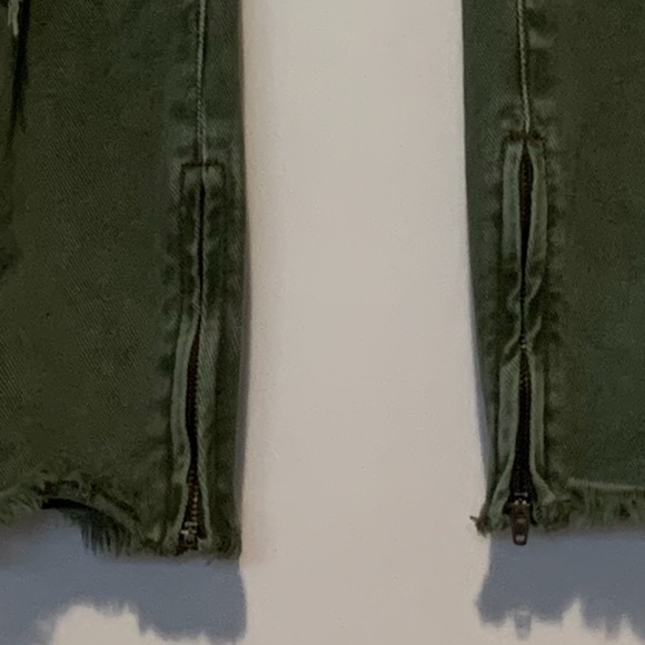 Distressed Cropped Jeans - Picture 6 of 6